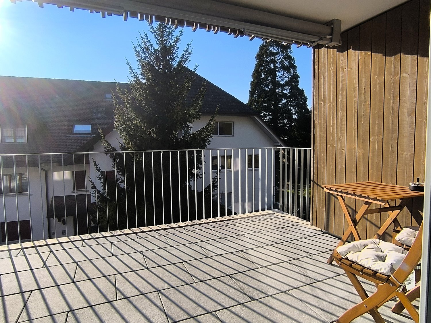 Moderne, naturnahe 3.5-Zimmer-Wohnung mitten im Dorfkern - Bild 2