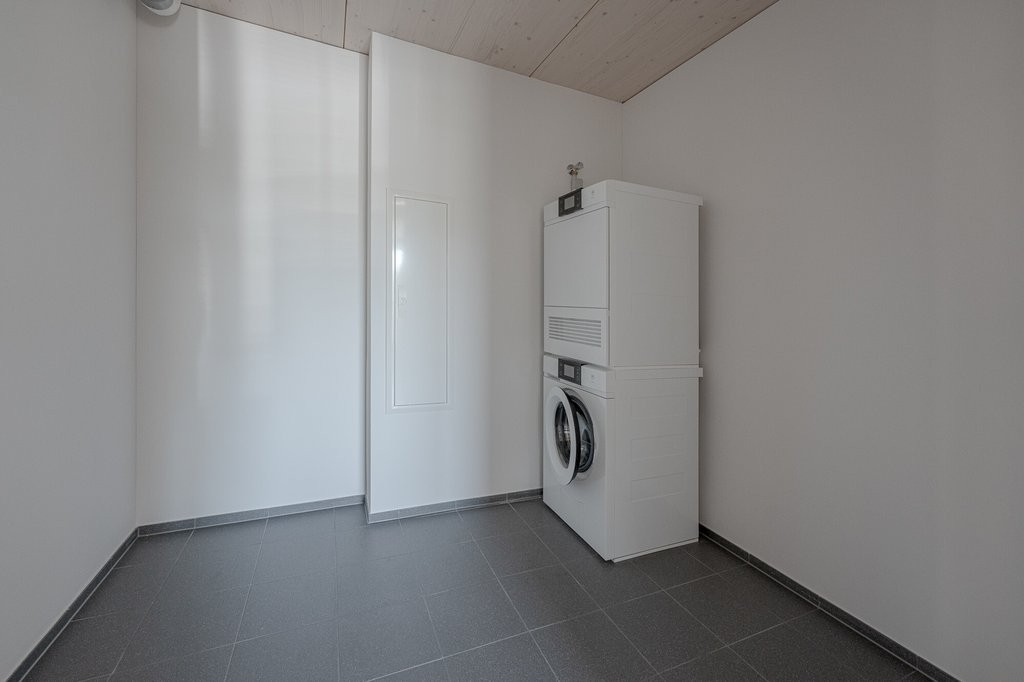 Grosszügige Wohnung mit Gartensitzplatz zu vermieten! - Reduit