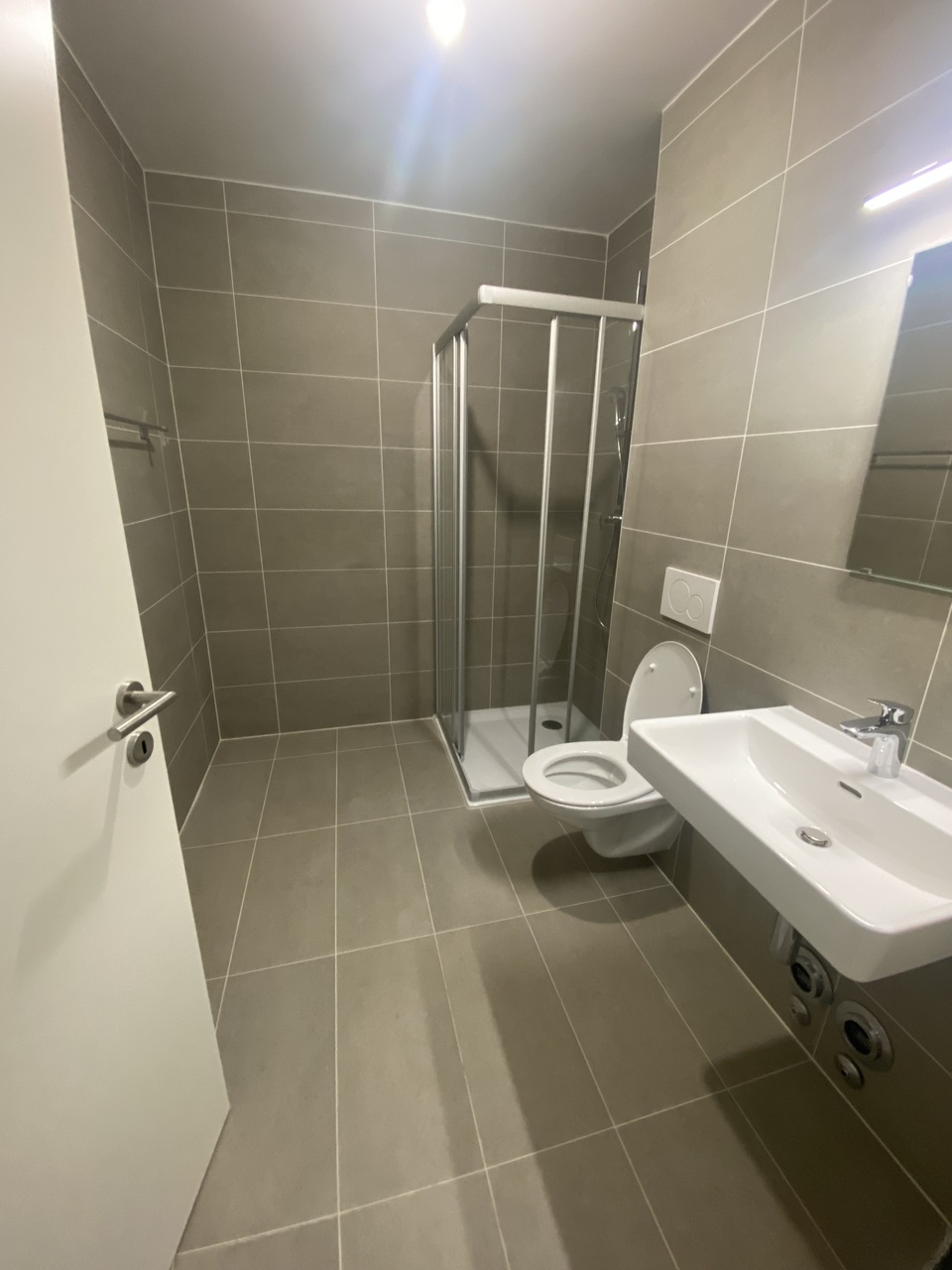 Studio  neuf pièces au 2ème étage dans une nouvelle construction - salle de bain