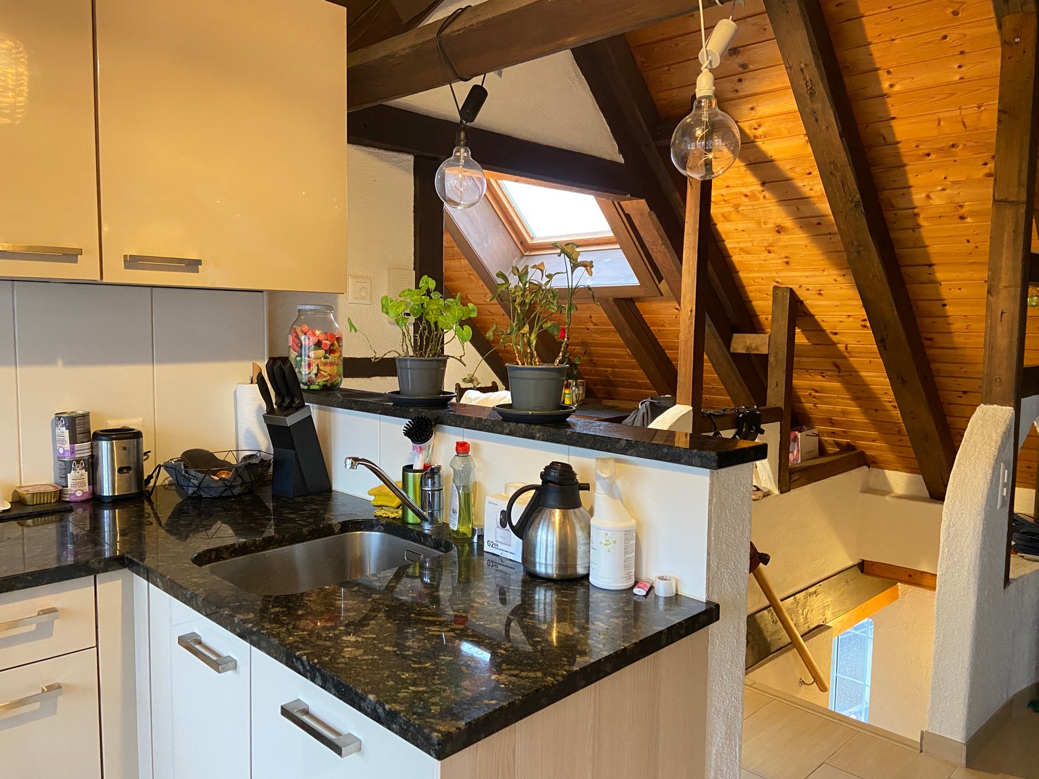 Charmante 3.5-Zimmer-Dachwohnung in Glarus mit Balkon - Bild 7