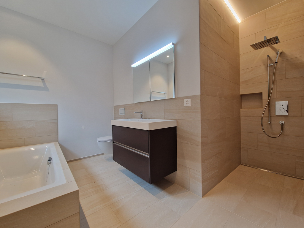 Erstbezug - Exklusiver Hausteil mit Weitsicht - Badzimmer