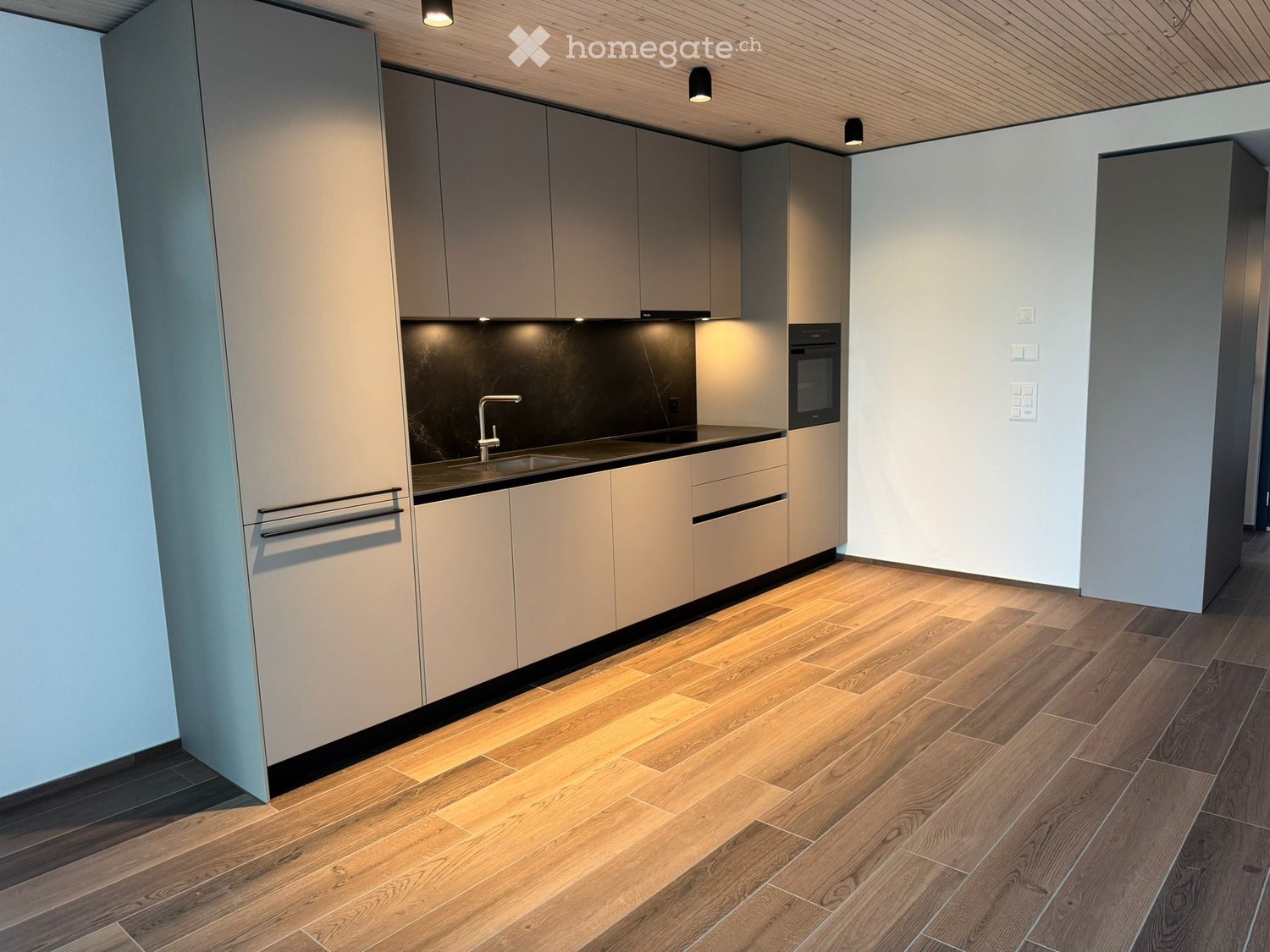 Moderne 2.5-Zimmer-Neubau-Wohnung mit Bergblick und Seeblick in Pfäffikon SZ - Bild 4