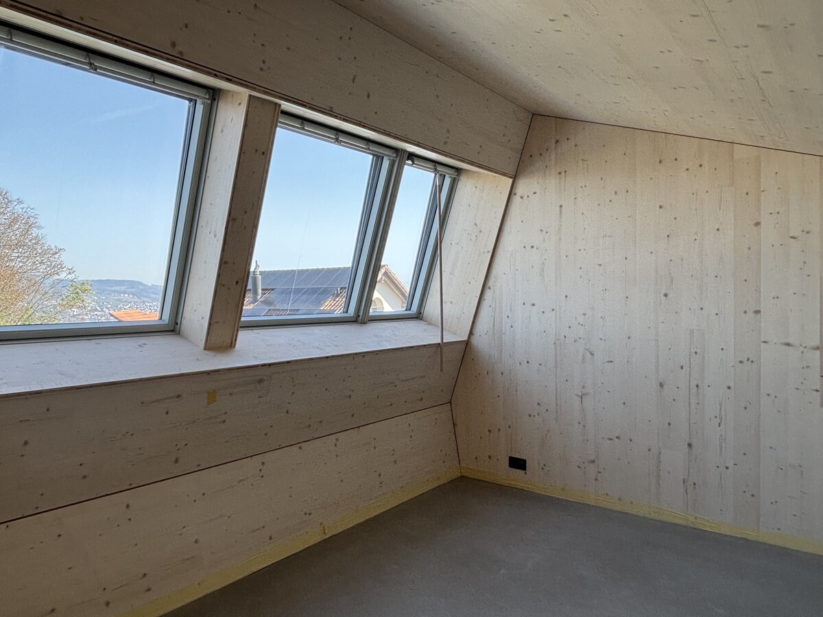 Erstvermietung: Atelier-Haus im Garten an sonniger ruhiger Lage - Dachzimmer