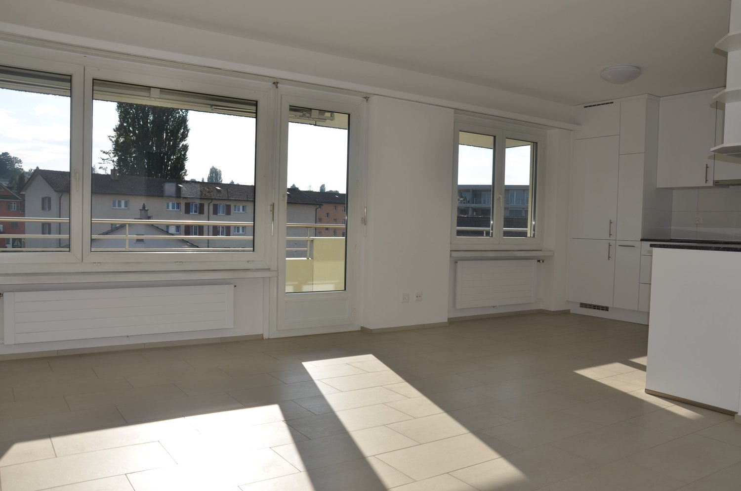 moderne 4.5-Zimmer-Wohnung an zentraler ruhiger Lage (mit Lift) - Bild 2