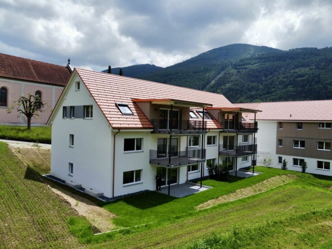 Neuwertige 4.5-Zimmer-Gartenwohnung zu vermieten - Bild 1