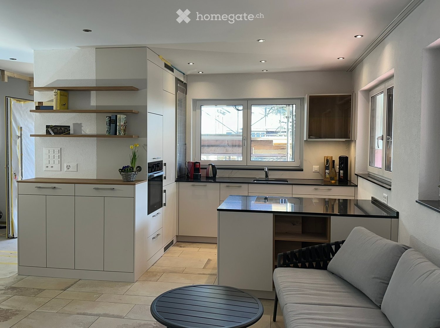 Möblierte 2.5-Zimmer-Wohnung incl. Parkplatz auf der Schaffhauser Breite - Bild 1