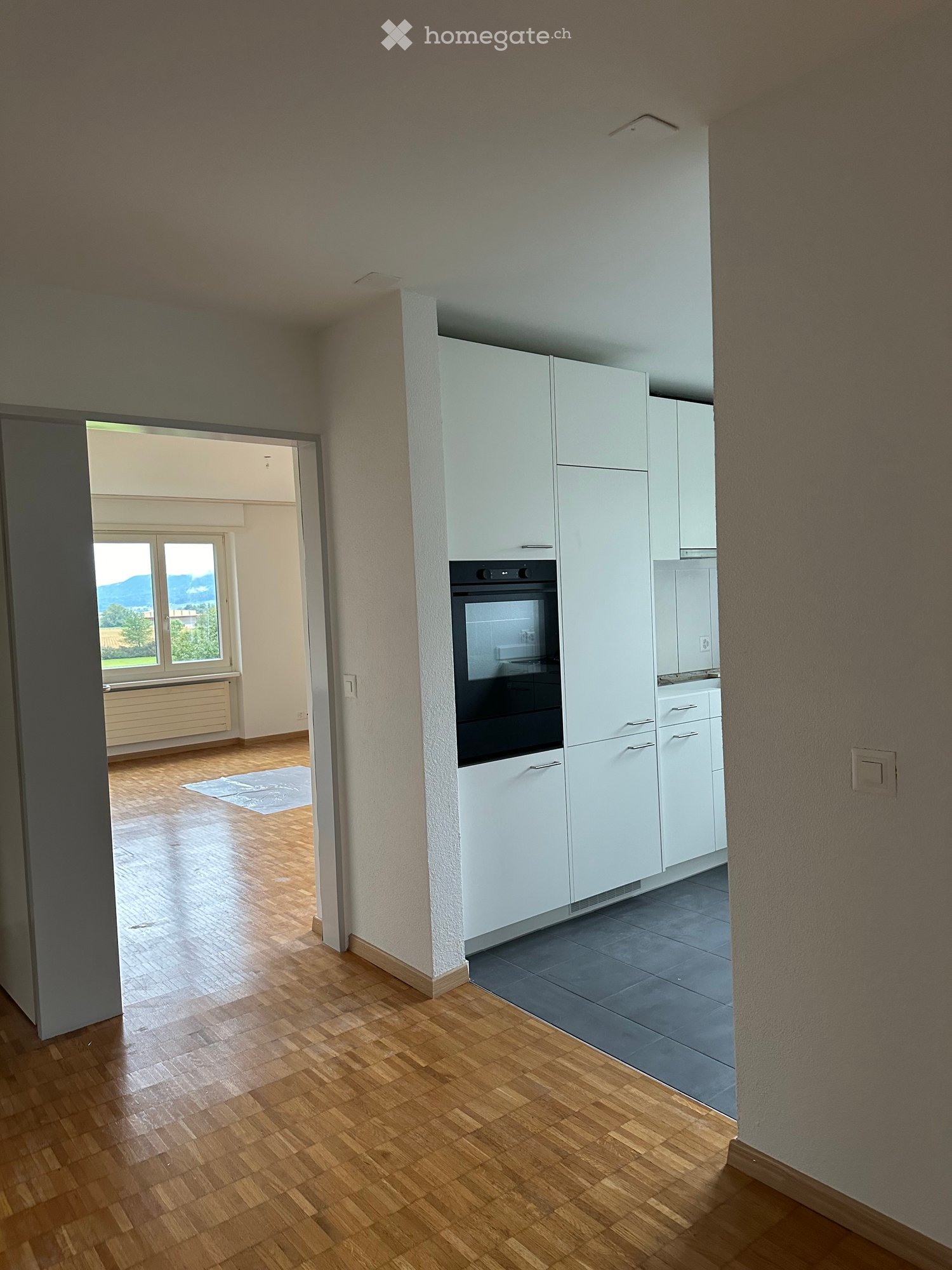 Moderne 4-Zimmer-Wohnung mit Balkon mit Blick ins Grüne - Bild 2