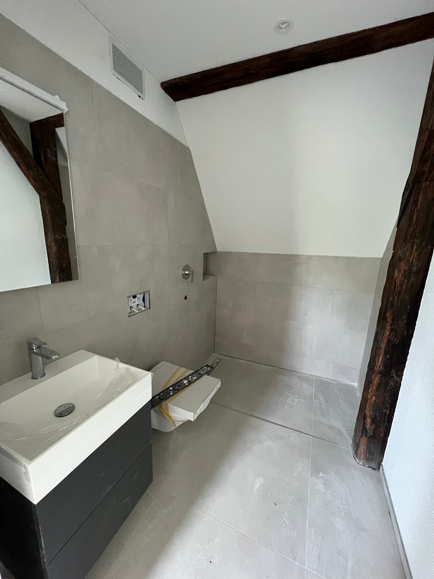 Modernes Wohnen im alten Bauernhaus in Frick - Bad 3. OG (Bauphase ohne Dusche)