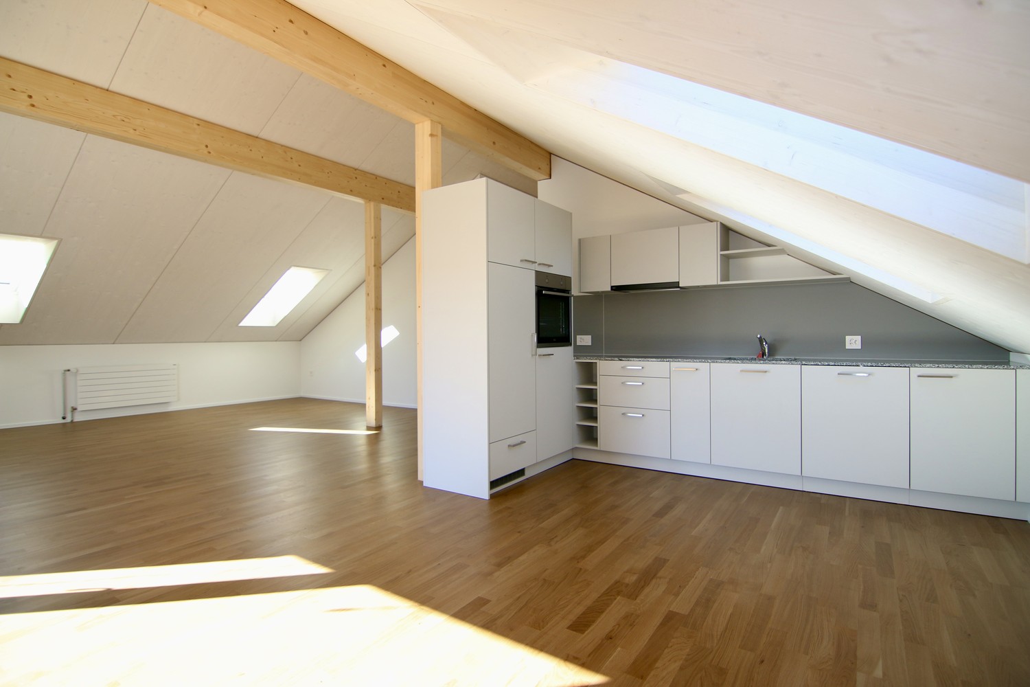 Erstbezug - 3.5-Zimmer Dachwohnung zu vermieten - Bild 1