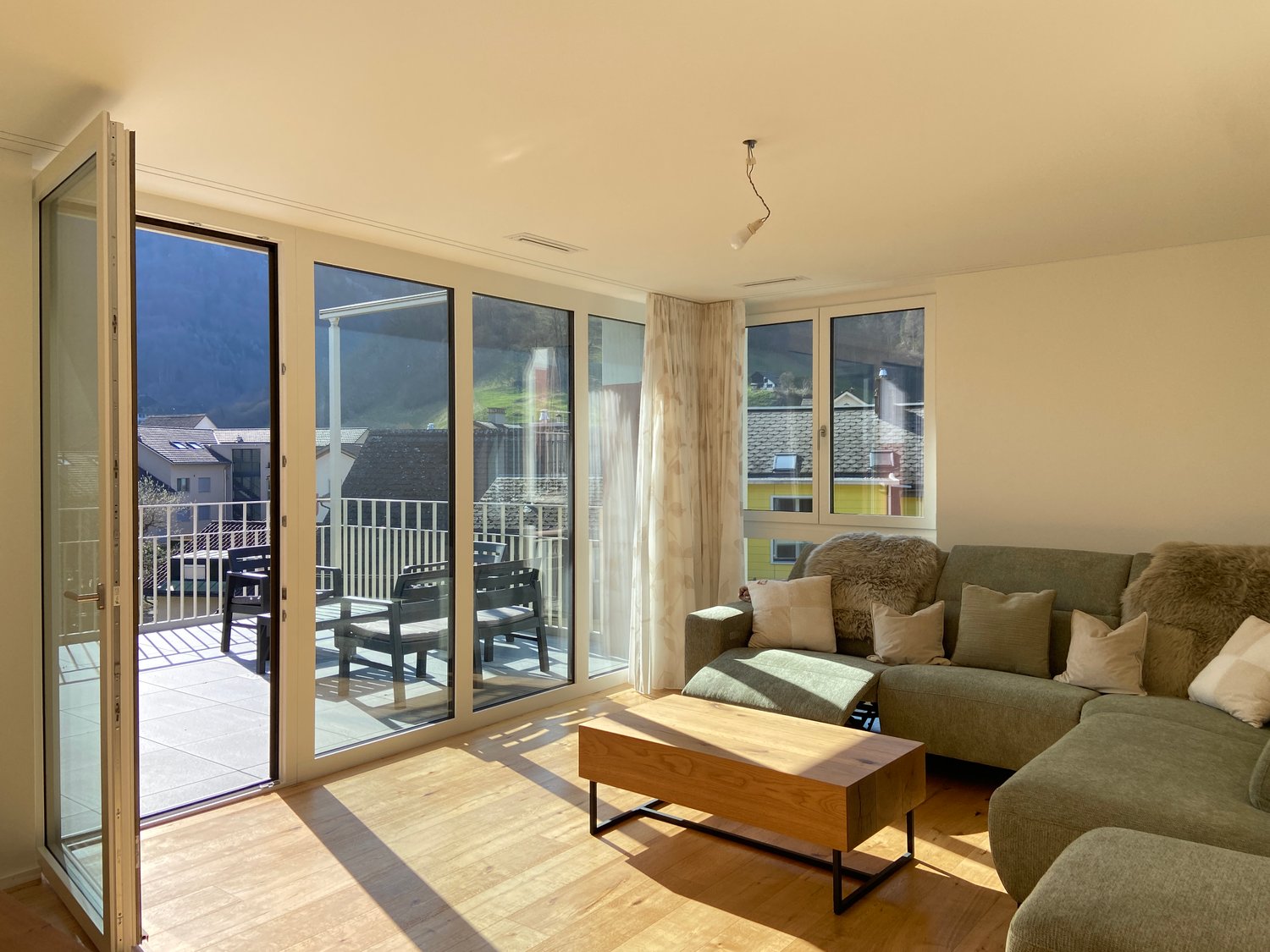 Erstvermietung Moderne 4.5-Zimmer-Neubau-Wohnung in Glarus - Bild 7