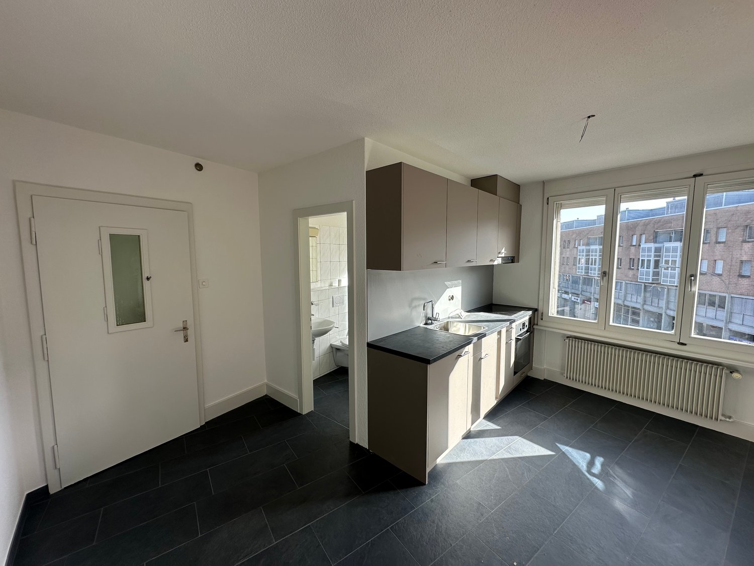 Erstbezug nach Renovierung: Helle 1.5 Zimmerwohnung im Liebefeld - Bild 1