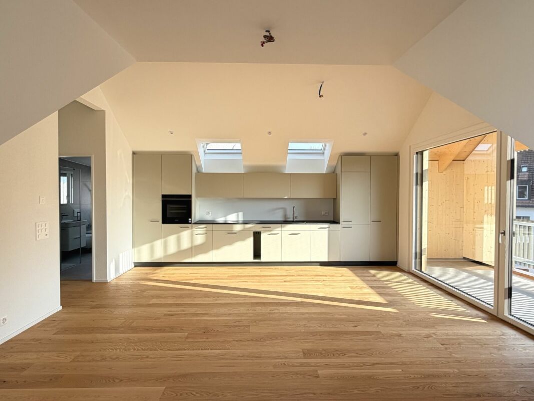 frisch fertiggestellte Dachwohnung mit Wohlfühlcharakter - Bild 1