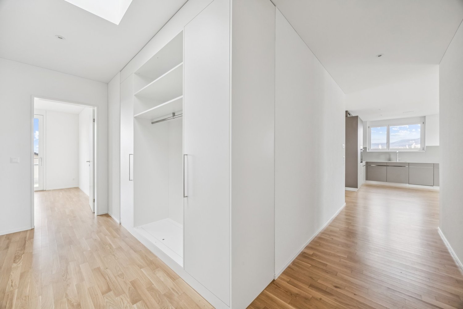 Neubauwohnung an traumhafter Lage direkt am Seeufer in Rapperswil-Jona - Korridor