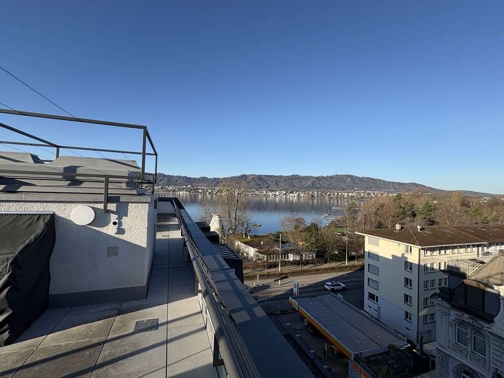 Exklusive Dachwohnung mit privater Terrasse und Seeblick im Zürcher Seefeld - Terrasse