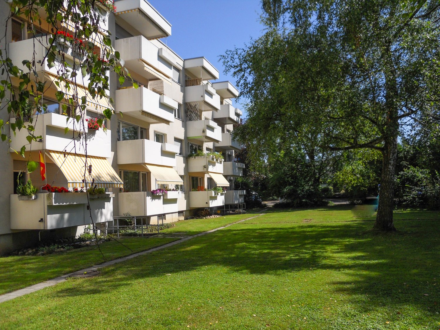 Sonnige 4,5 Zimmerwohnung mit Balkon - Bild 1