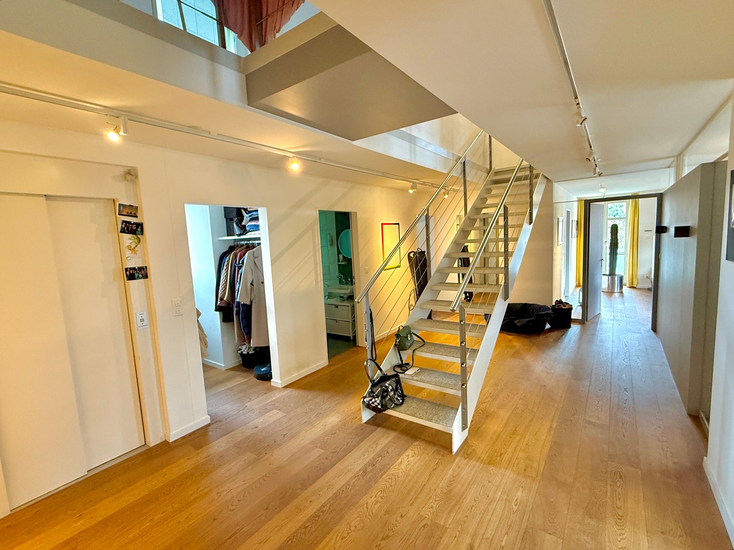 Wohnen wie im Einfamilienhaus auf zwei Ebenen und grosser Terrasse - Bild 3