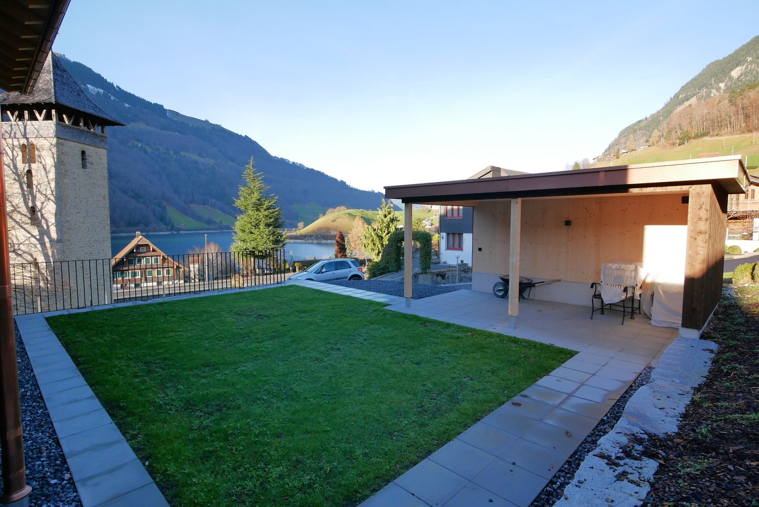 Neubau an zentraler Lage - Gemeinsamer Gartensitzplatz