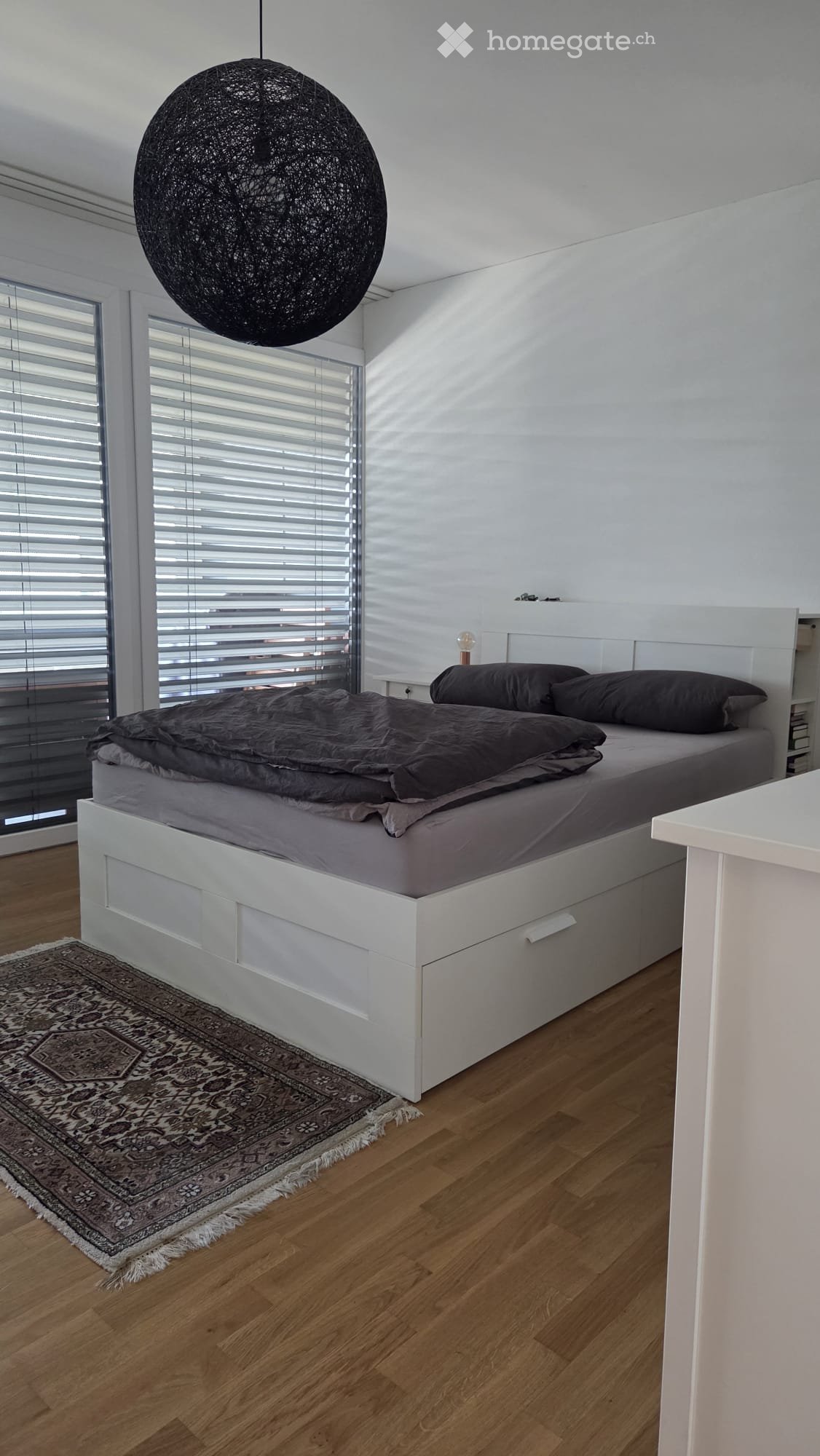 Moderne 2.5-Zimmer-Loft-Wohnung mit Balkon und Parkplatz in Zürich Altstetten - Bild 4