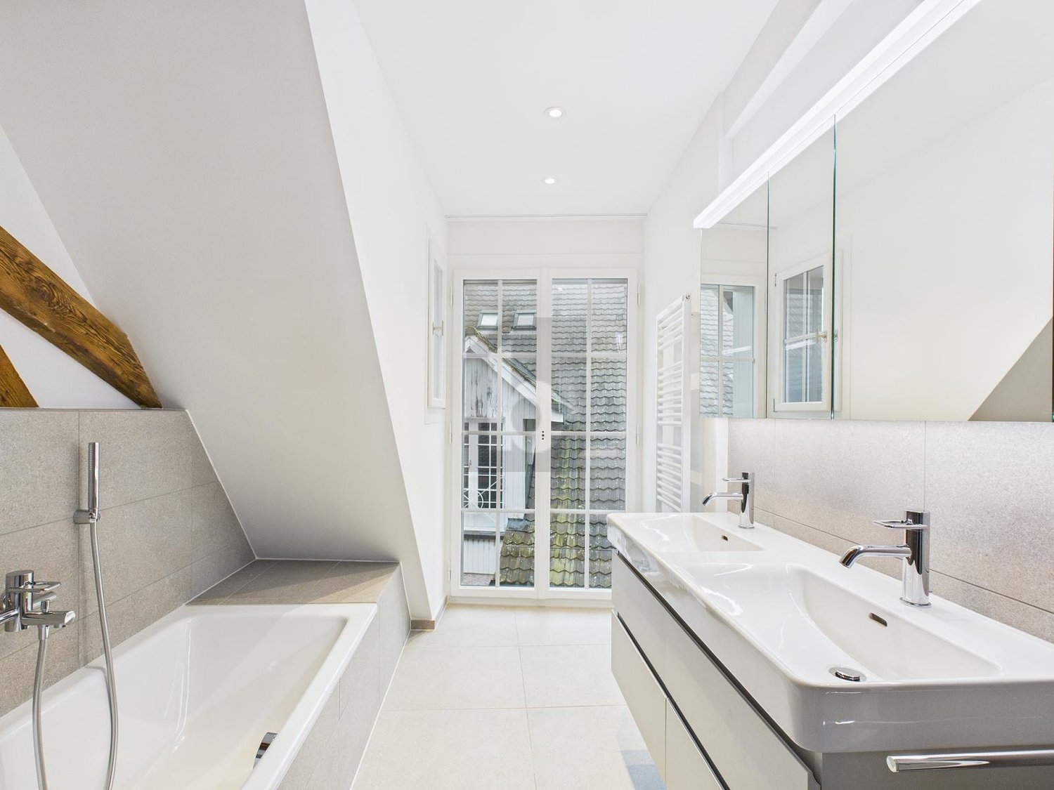 HOCHWERTIG MIT SICHTBALKEN - 1. MONAT GESCHENKT! - Bild 2