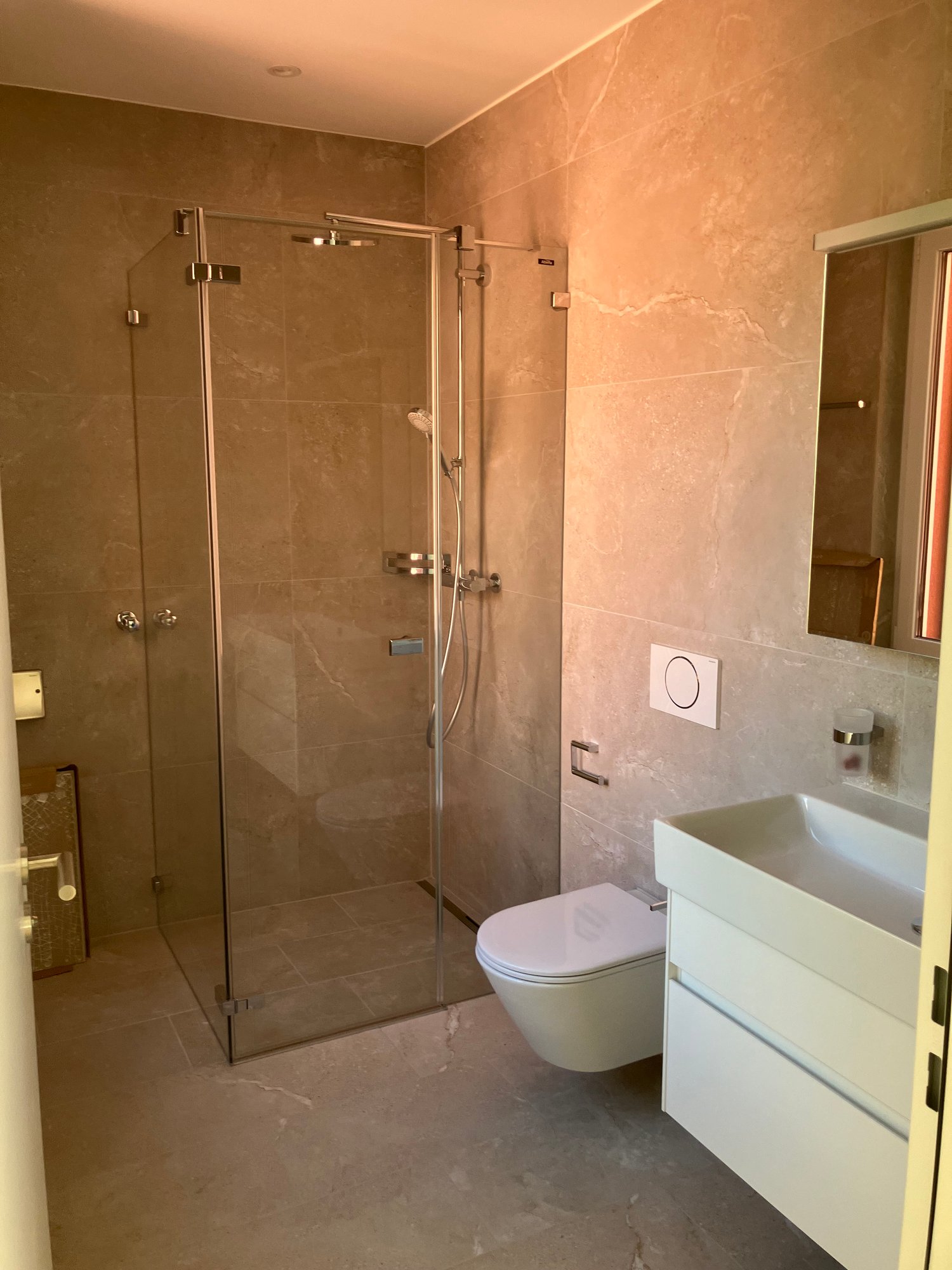 Moderne 2.5-Zimmer-Attika -Wohnung mit Bergblick in Waldenburg - Bild 4