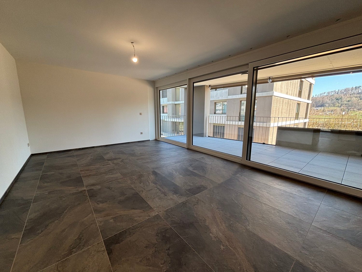 NEUBAU - Grosszügige 3.5-Zimmer-Wohnung mit Aareblick in Brügg - Bild 8