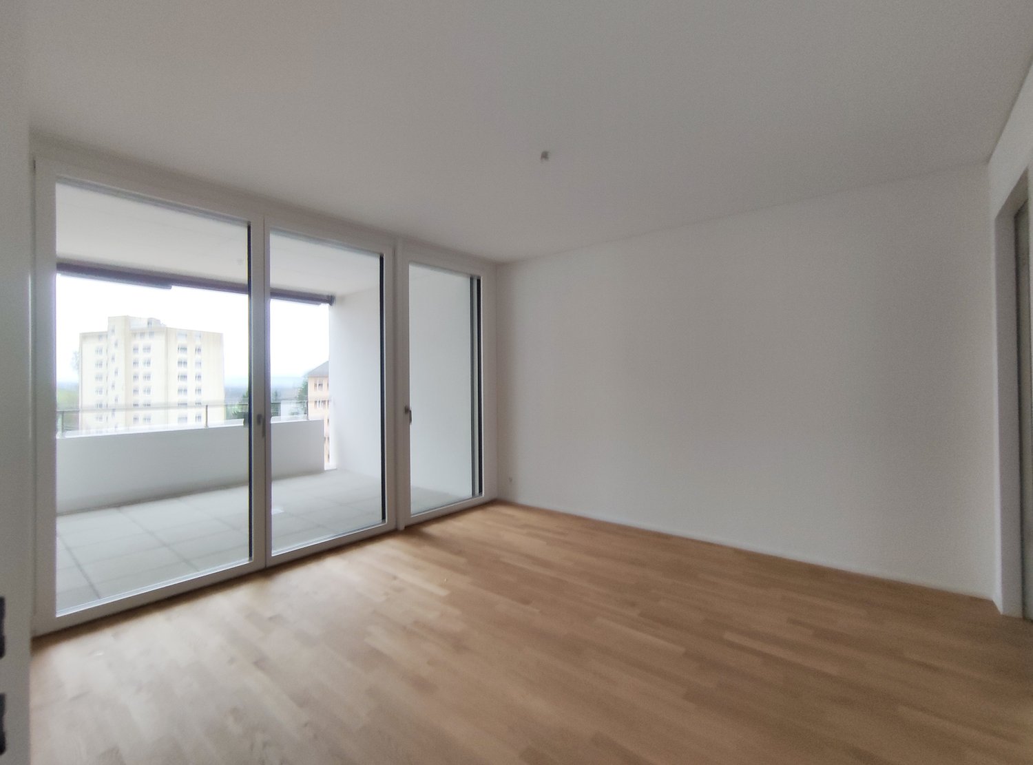 Moderne Neubauwohnung mit Balkon in sonniger Lage – 3.5 Zimmer - Zimmer 2