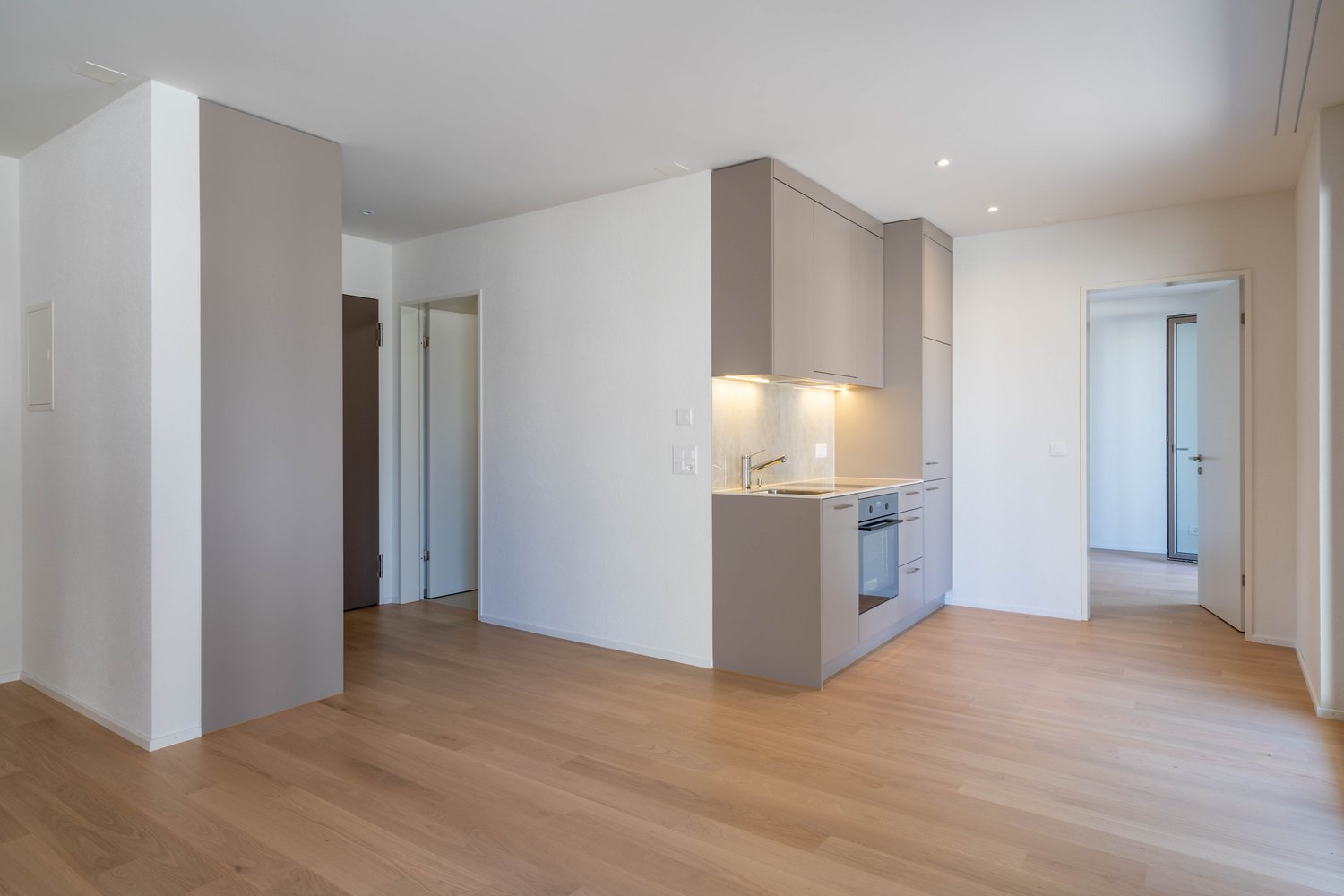 Moderne 2.5-Zimmer-Wohnung in Neubau mit Terrasse - Bild 2