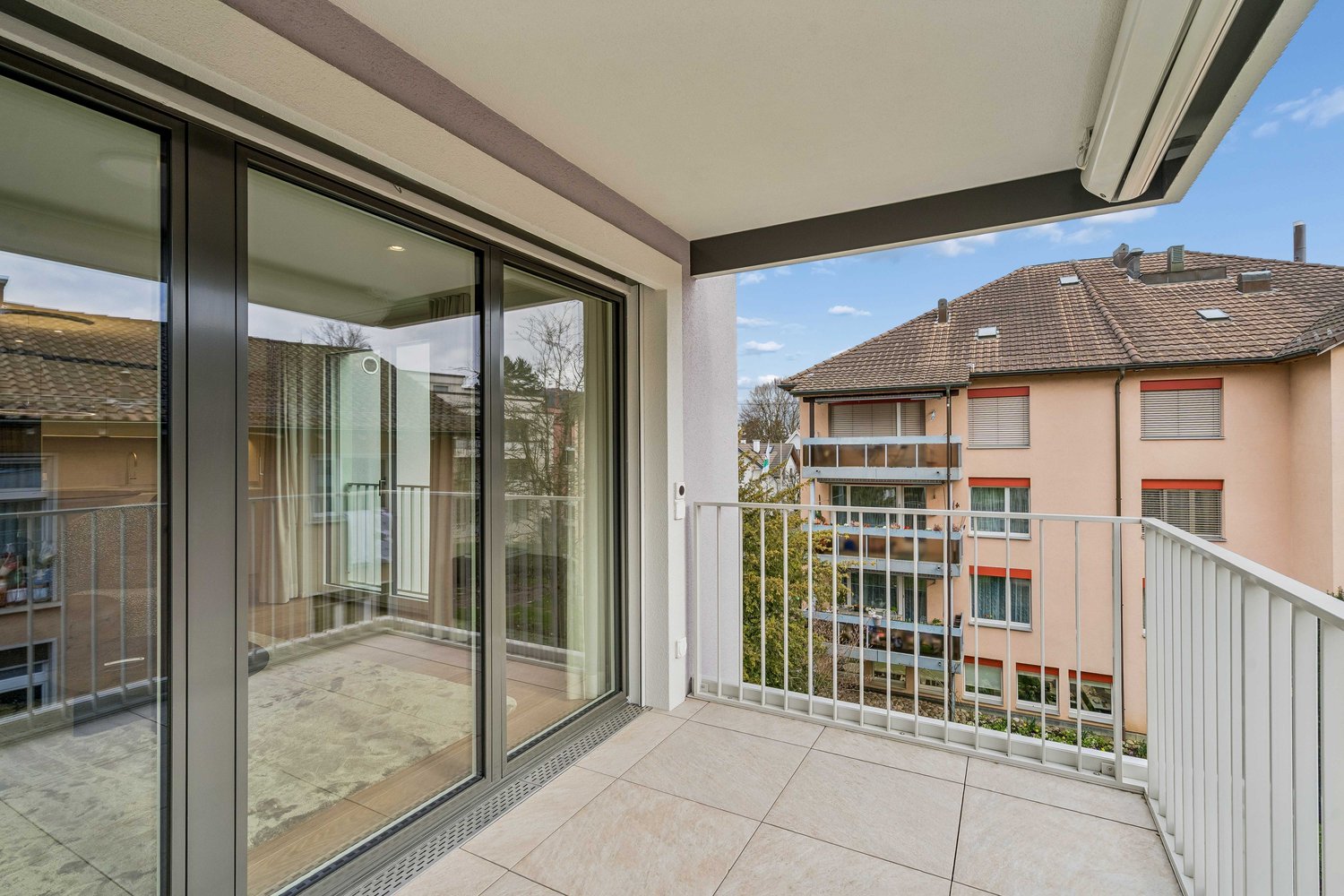 Moderne Neubauwohnung - 4.5-Zimmerwohnung mit Balkon & Wintergarten - Bild 9