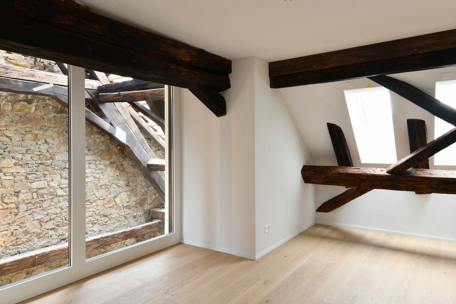 Modernes Wohnen im alten Bauernhaus in Frick - Zimmer