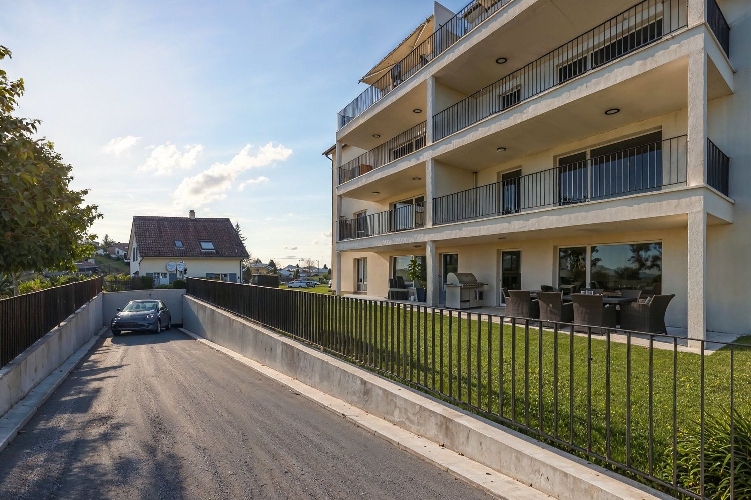 ERSTVERMIETUNG - 3.5-Zimmer-Wohnung im 2. OG mit Balkon und Garage in ruhiger Lage - Bild 3