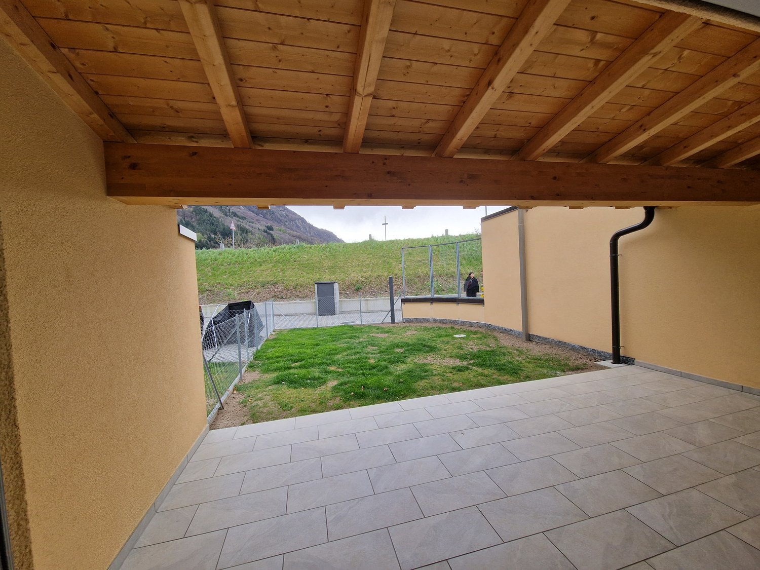 Casa bifamiliare moderna a Osogna - 4.5 locali con giardino - Bild 8