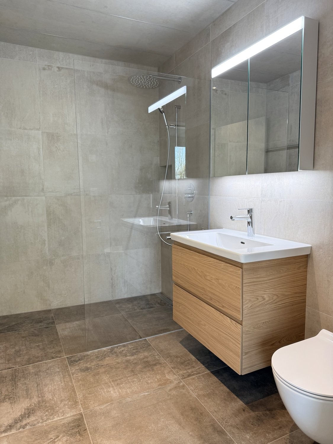 Exklusive 3.5-Zimmer-Attikawohnung mit grosser Terrasse - Badezimmer