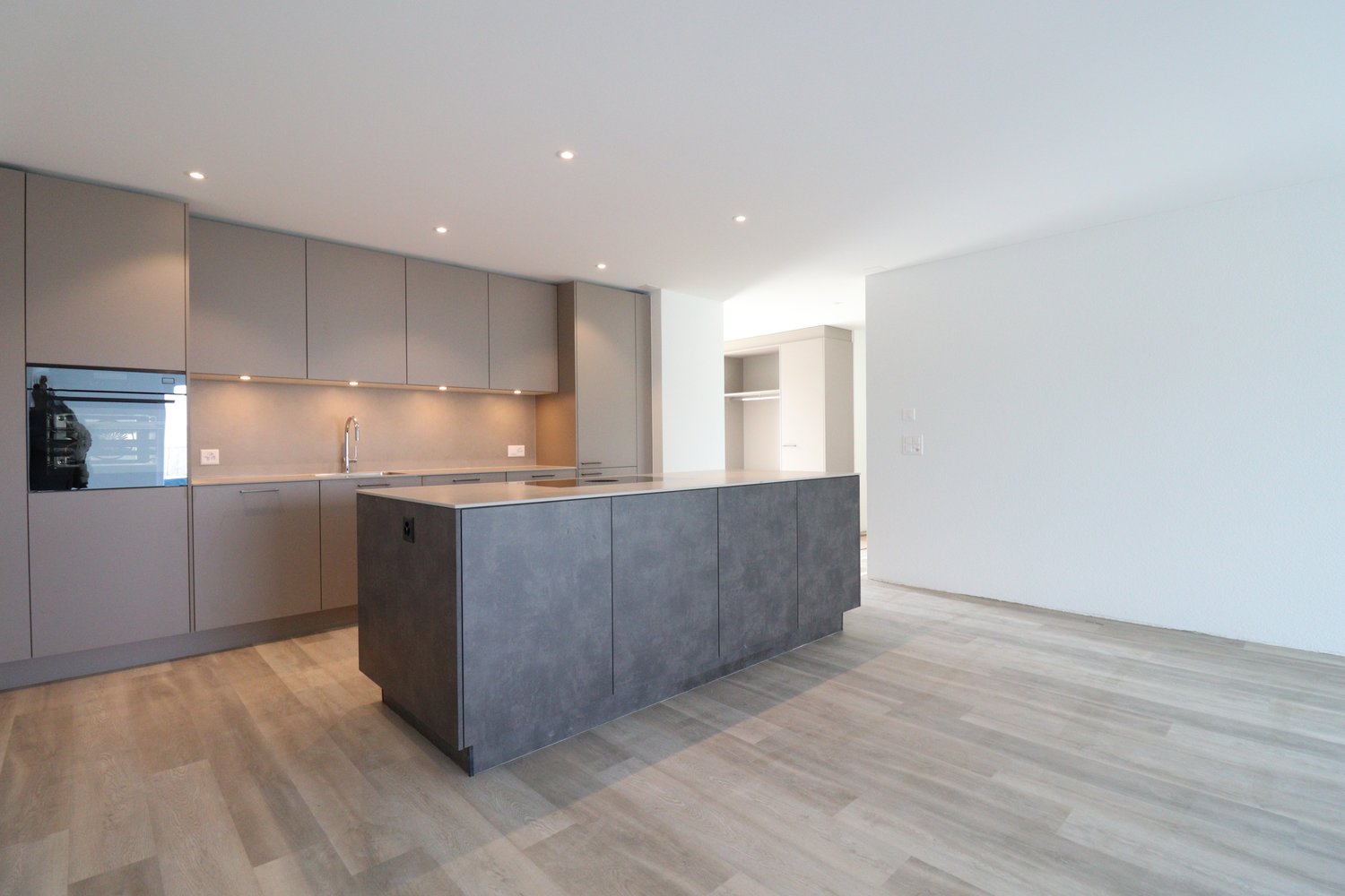 NEUBAU 4.5-Zimmer Attikawohnung mit weitläufiger Terrasse - Bild 2