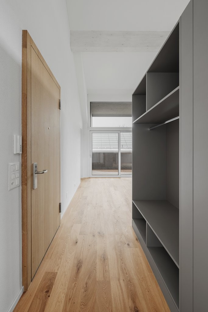 Moderne Neubau-Dachwohnung mit Loggia - Rebstockweg_7c_Whg_21_0004.jpg