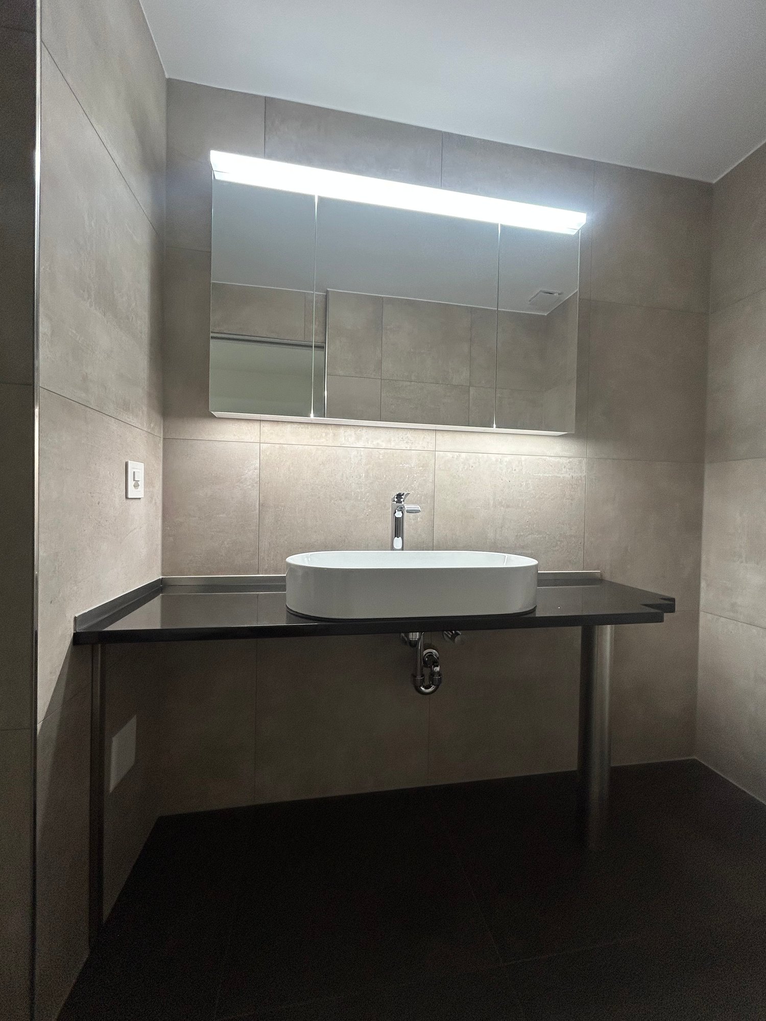 frisch sanierte 4.5-Zimmer-Wohnung mit Balkon im Herzen von Belp - Bild 6