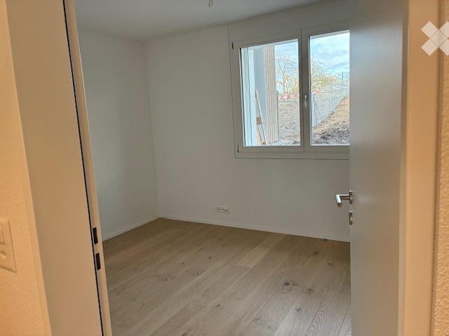 Moderne 4.5-Zimmer-Neubau-Wohnung mit Balkon in Naenikon - Bild 4