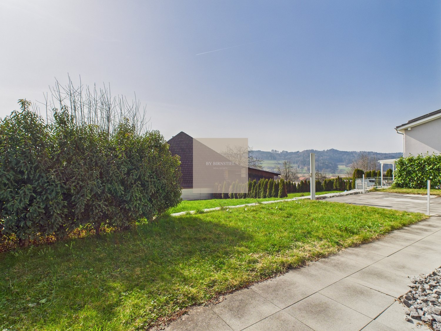 Kernsaniertes Einfamilienhaus mit Sitzplatz und Weitblick in Zetzwil - Bild 3