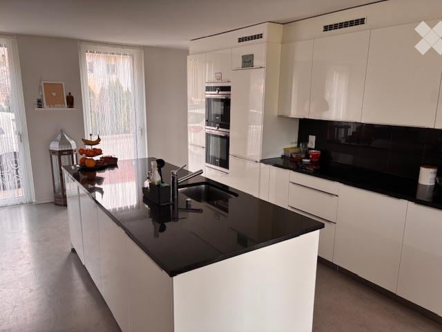 Moderne 5.5-Zimmer-Doppelhaushälfte in ruhiger Lage von Nänikon - Bild 4