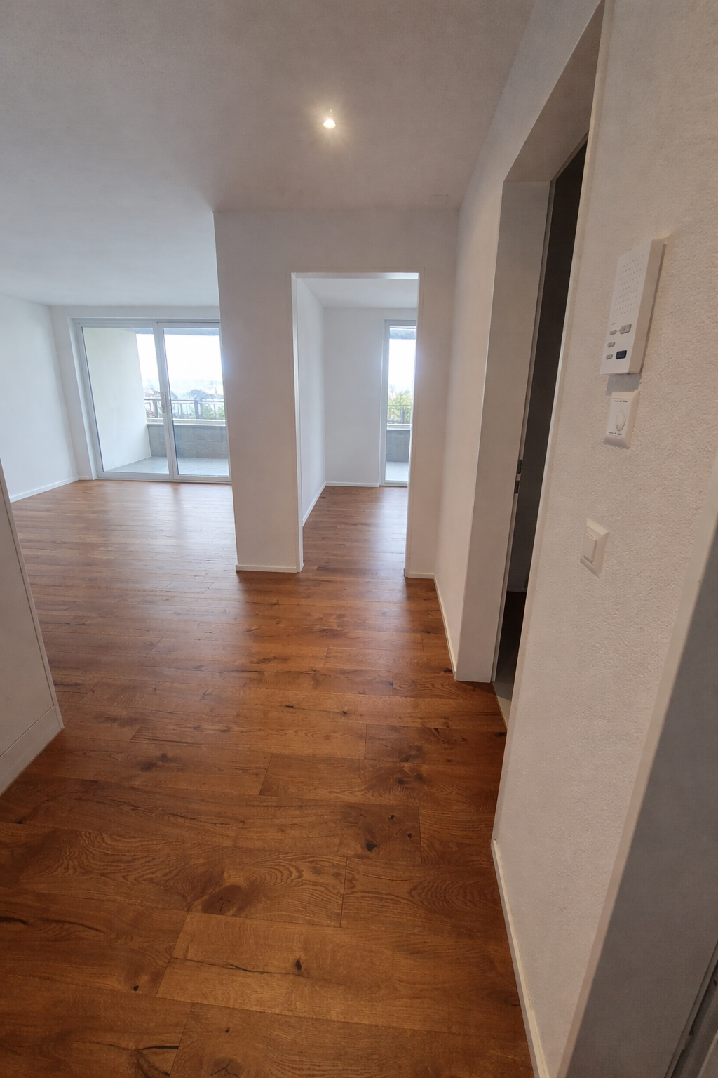 Moderne 2-Zimmer-Wohnung mit Balkon in Lengnau - Bild 3
