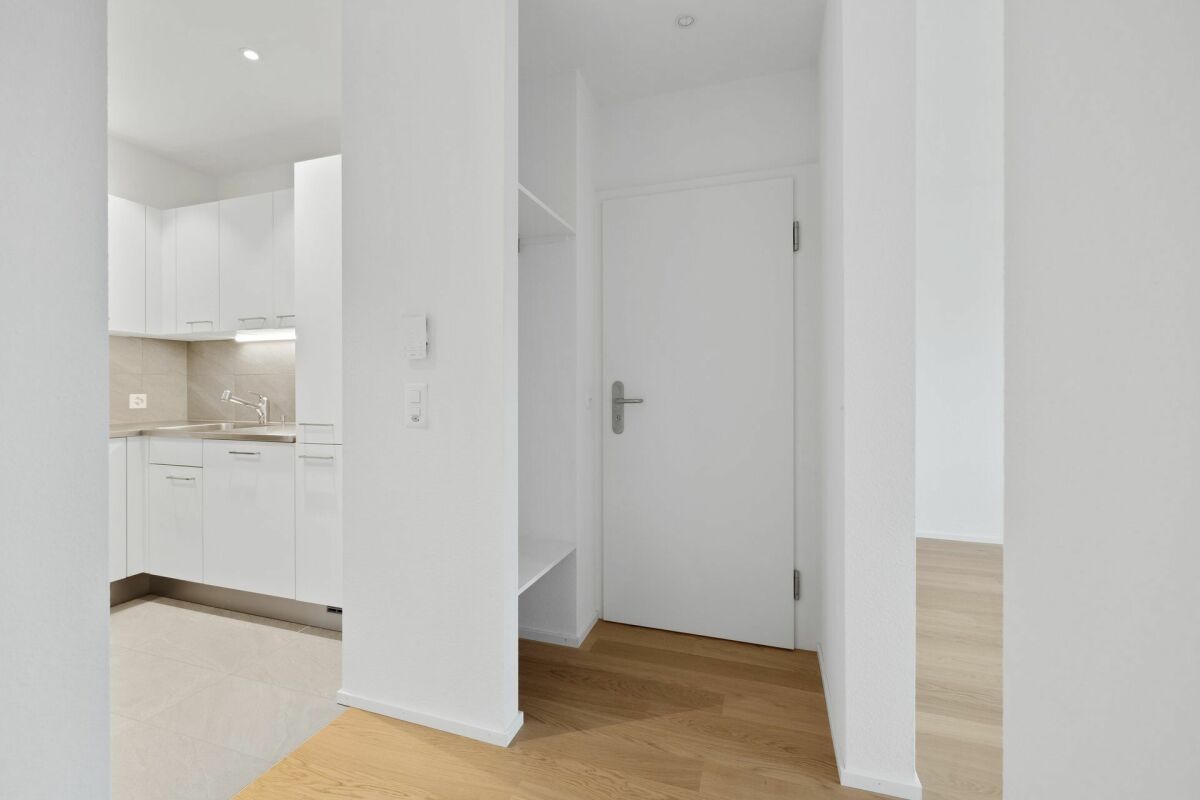 Moderne 2 1/2-Zimmer-Wohnung in kernsaniertem Mehrfamilienhaus Nähe Kronenplatz - Bild 4