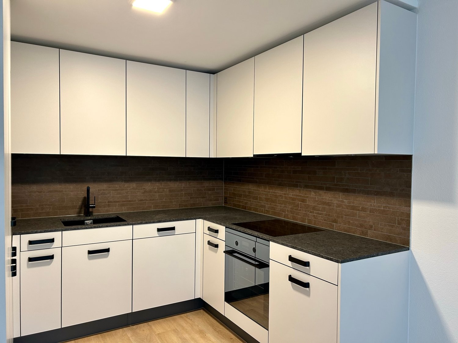 Hochwertig sanierte Wohnung mit Balkon beim Wiesenplatz - Bild 1