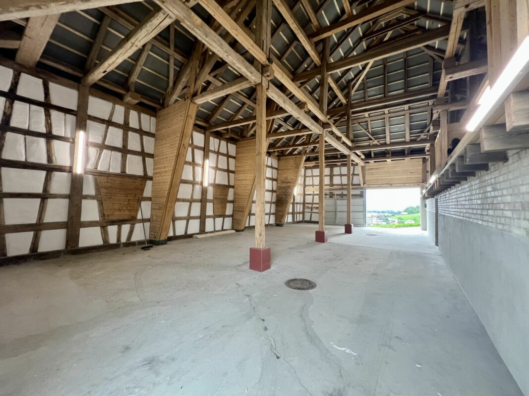 Ruhe, Grün & Weitblick - 5-Zimmer-Maisonette-Wohnung in besonderer Lage - Scheune / Einstellplätze