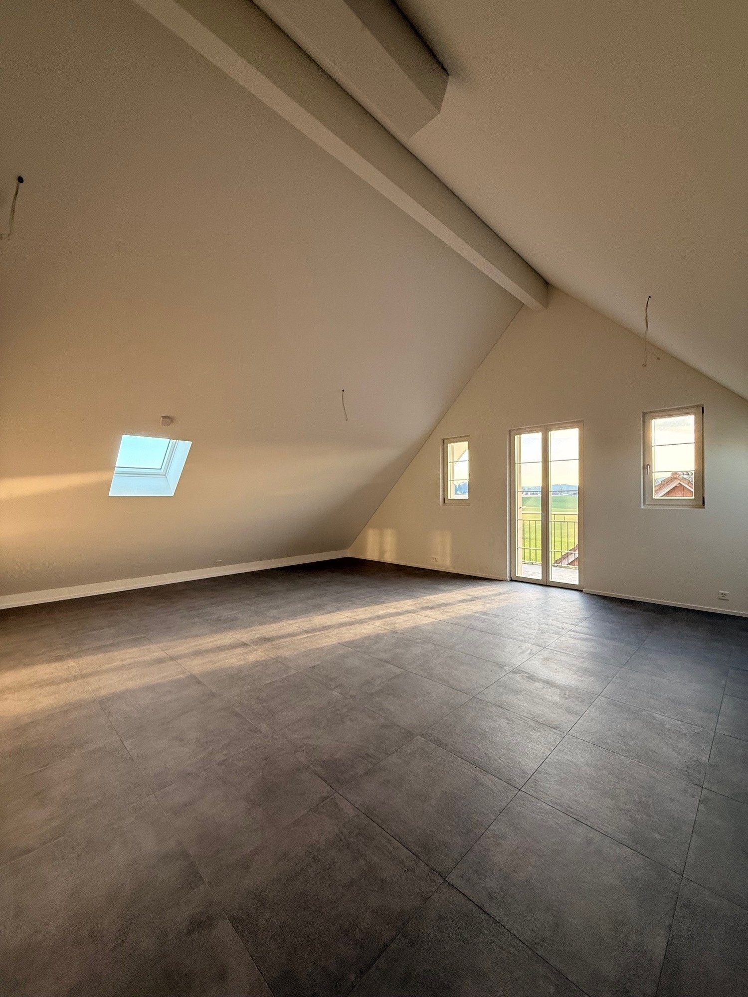 Viel Platz zum Wohlfühlen – 3.5 Zimmer im Dachgeschoss - Bild 1