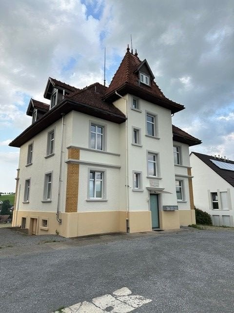 Traumhafte 4.5-Zimmer-Dachwohnung in 9213 Hauptwil - modern - Bild 1