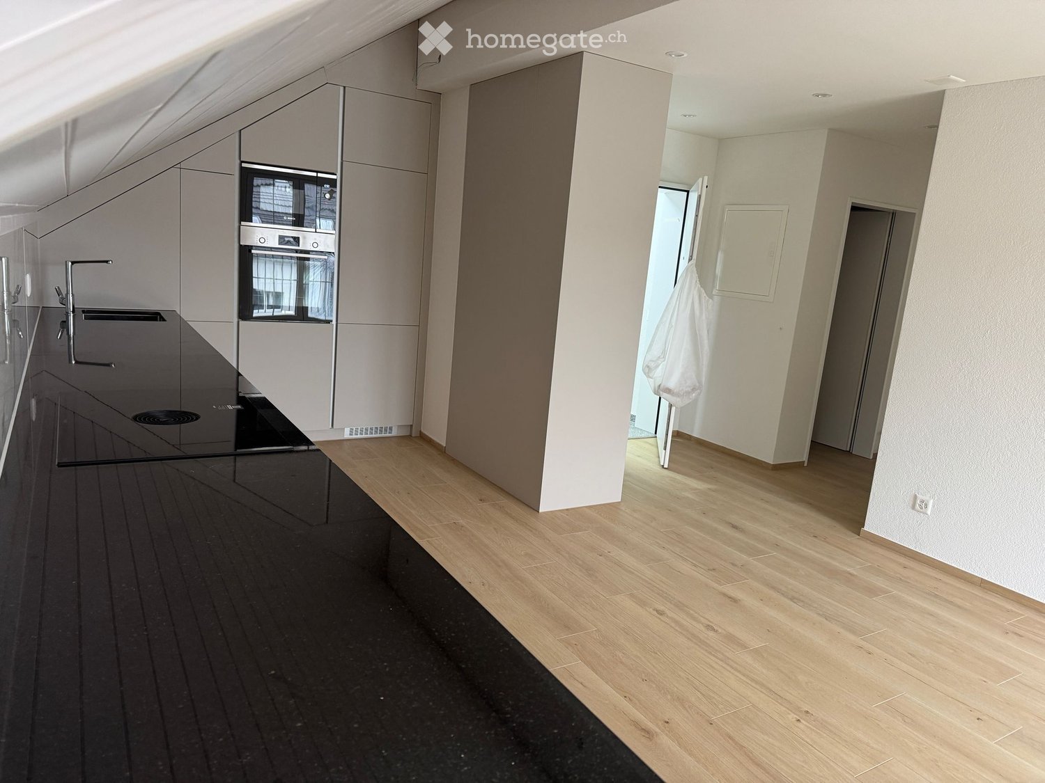 Moderne 4.5-Zimmer-Neubau-Wohnung in Sünikon, 114m2 - Bild 2