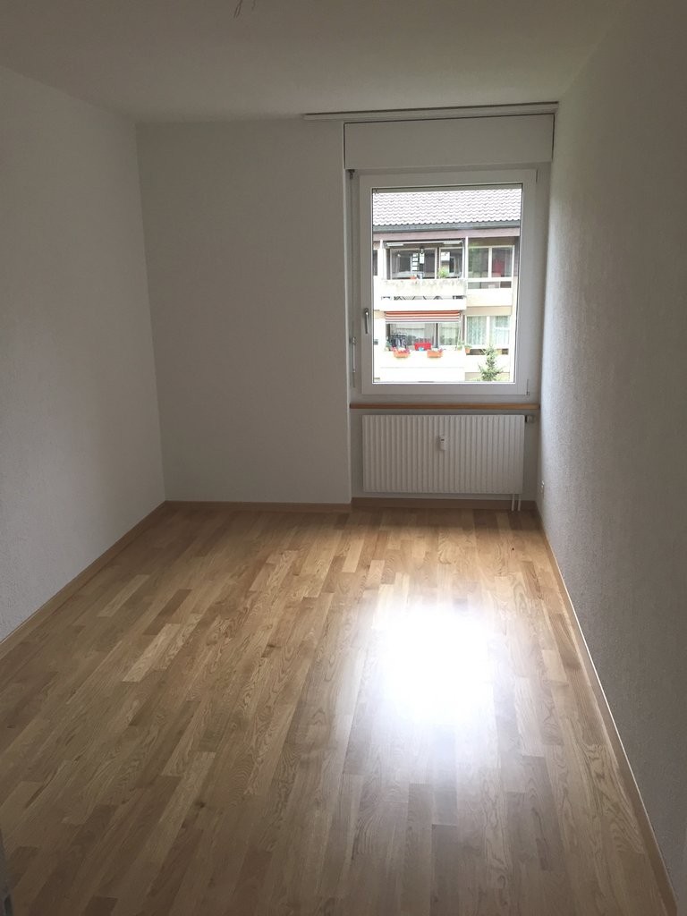 Befristete Galeriewohnung mit Cheminée und 2 Balkonen - IMG_7347.JPG