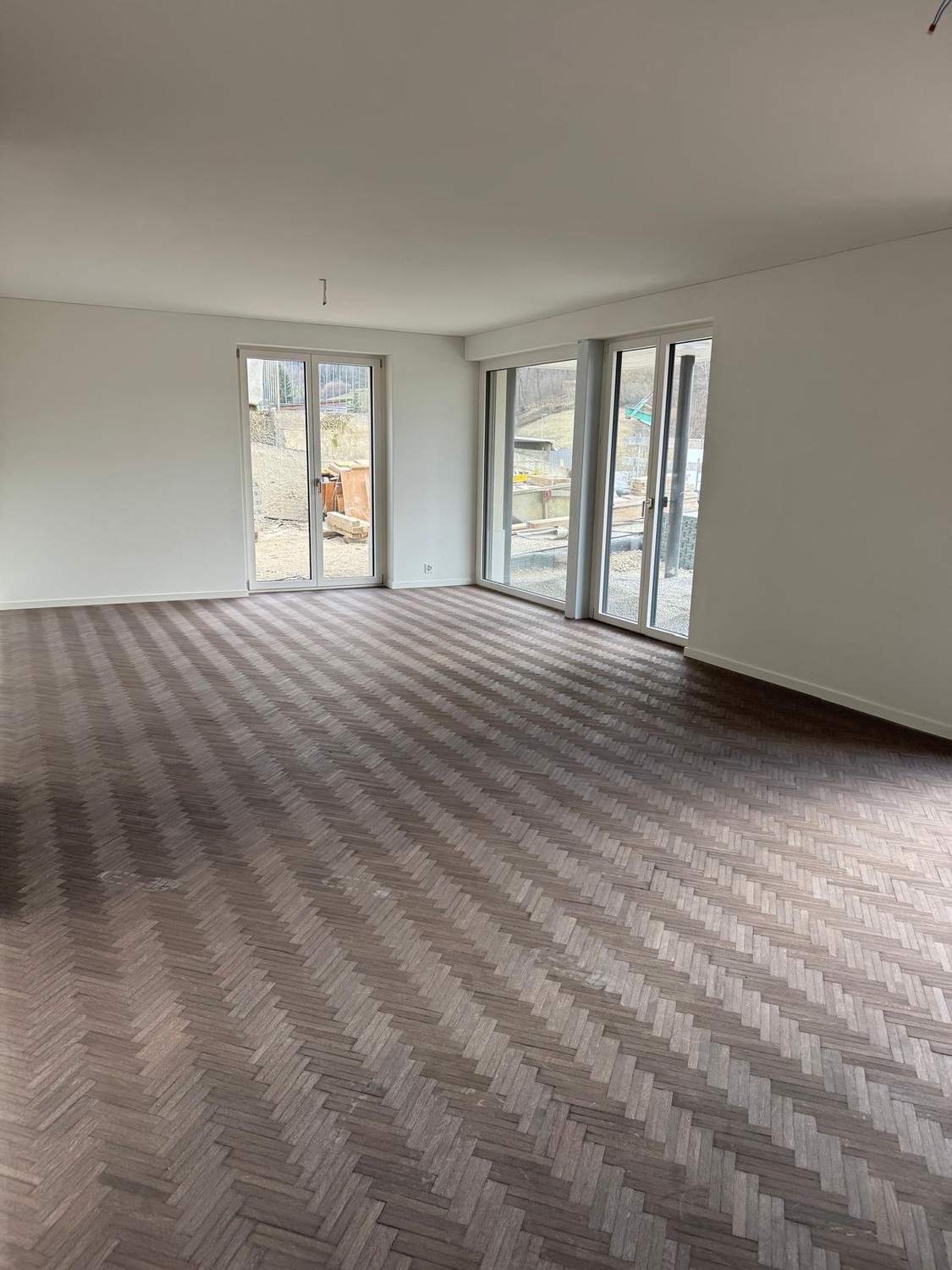 Erstbezug 1. April 2026  Letzte 3.5-Zimmer-Wohnung (100 m2) im Erdgeschoss in ruhiger Lage nahe Zürich - Bild 2