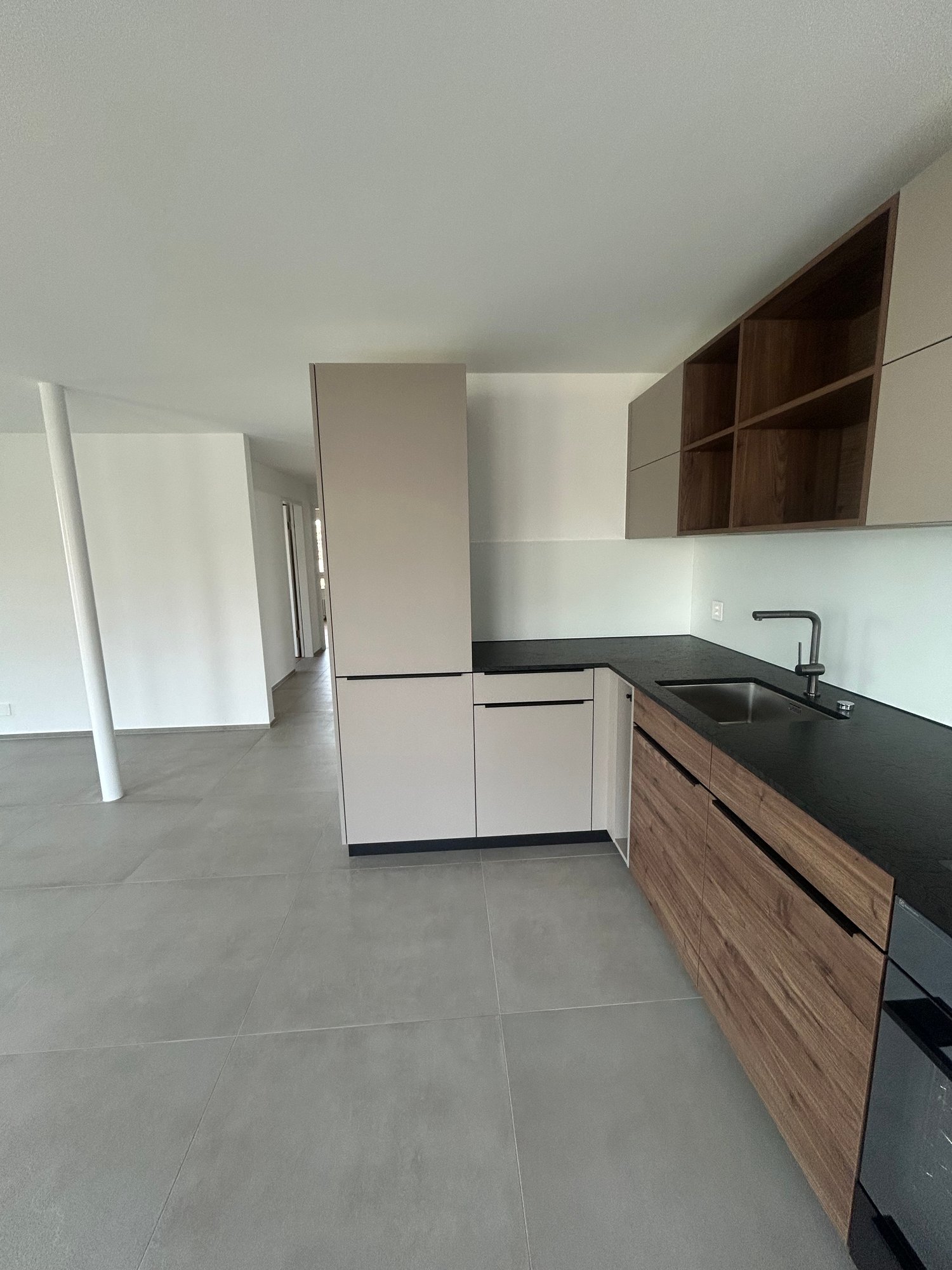 frisch sanierte 4.5-Zimmer-Wohnung mit Balkon im Herzen von Belp - Bild 2