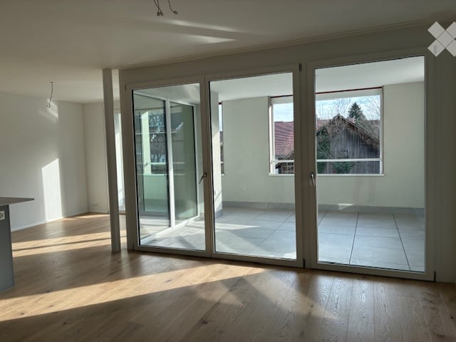 Moderne 4.5-Zimmer-Neubau-Wohnung mit Balkon in Naenikon - Bild 3