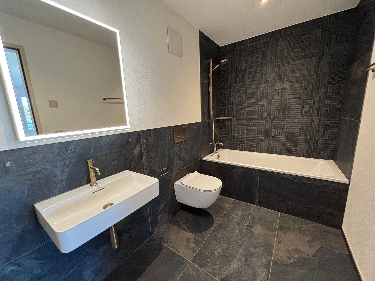 NEUBAU - Grosszügige 3.5-Zimmer-Wohnung mit Aareblick in Brügg - Bild 7